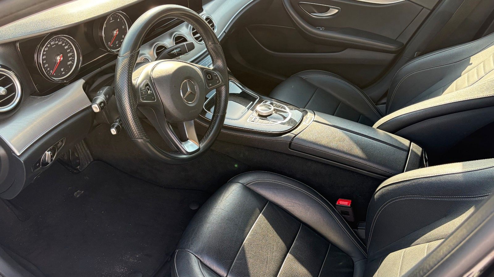 Fahrzeugabbildung Mercedes-Benz E 220 d Buisness Avantgarde