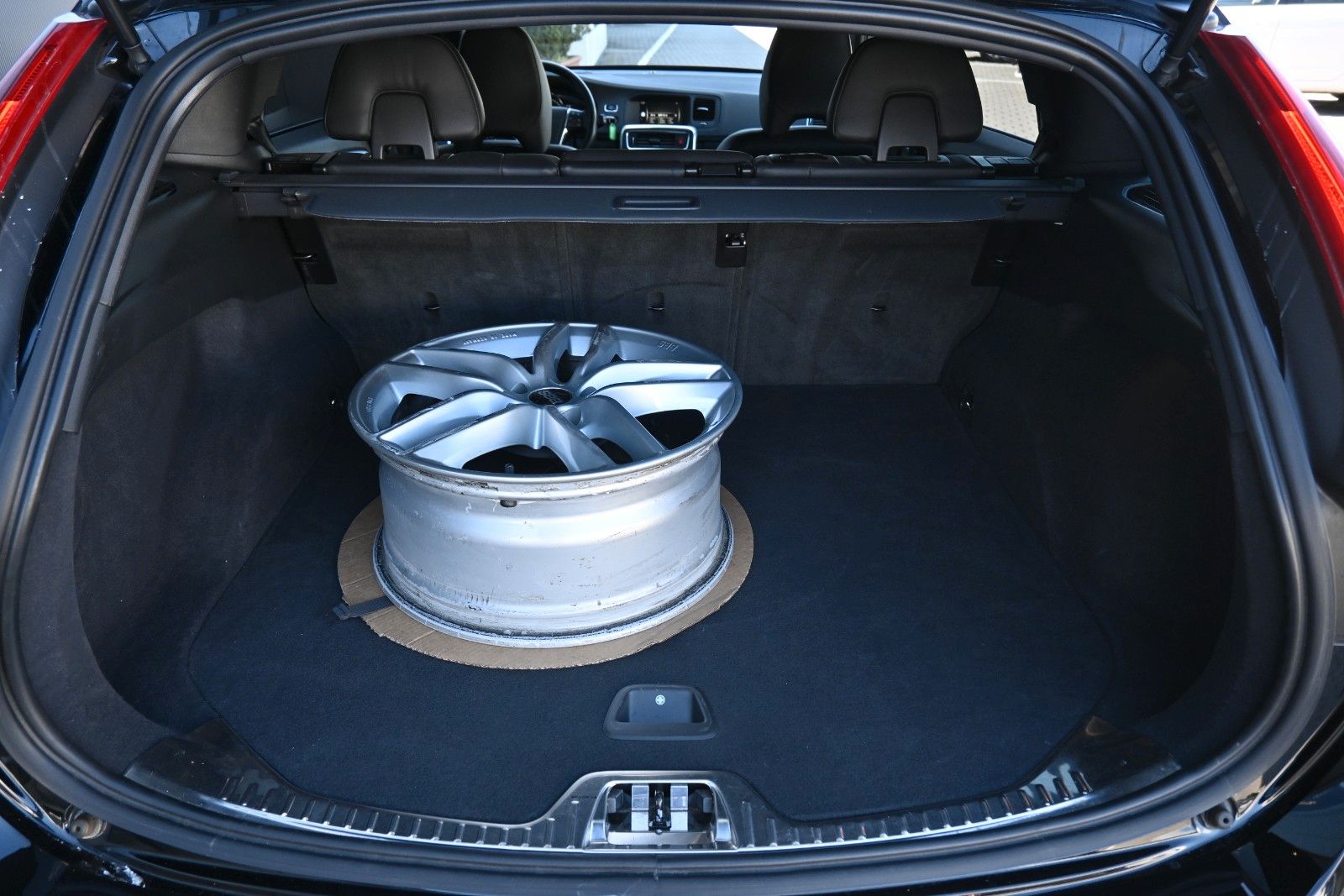 Fahrzeugabbildung Volvo V60 D4 Autom. Summum*NAVI*STDHZG*RFK*