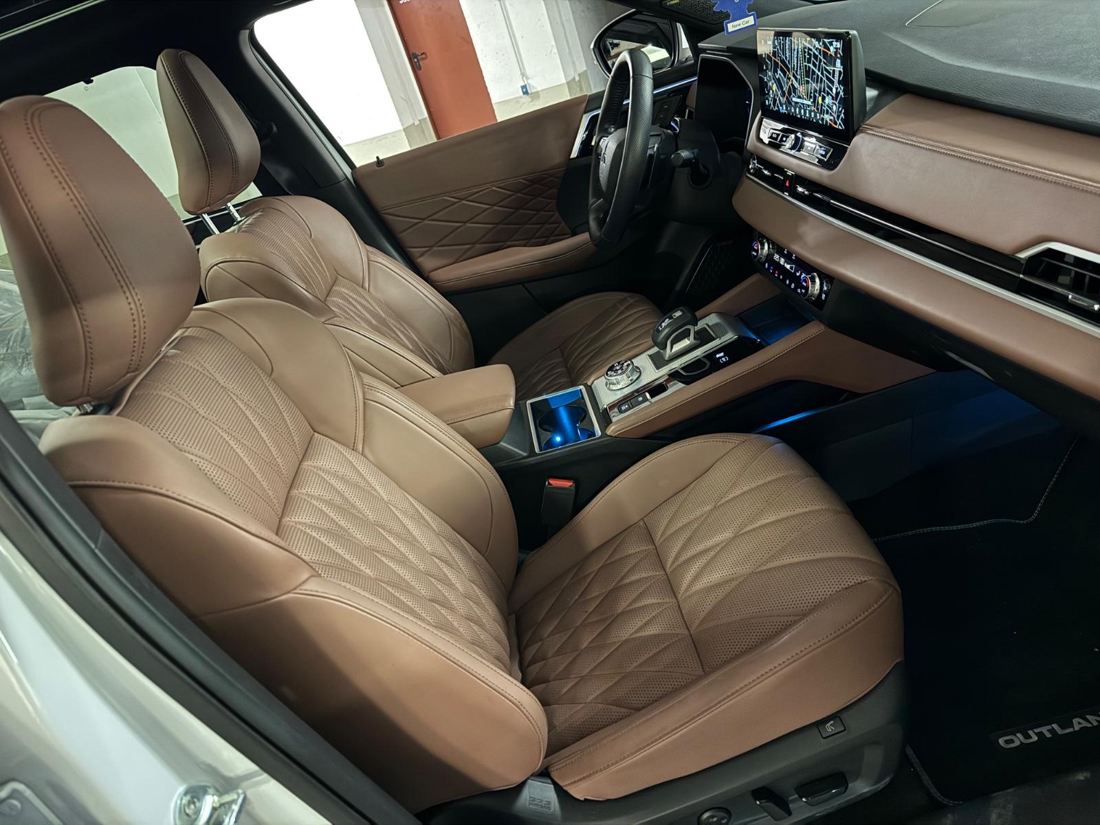 Mitsubishi LUXURY  2.4 PHEV 100 kW S-AWC Top