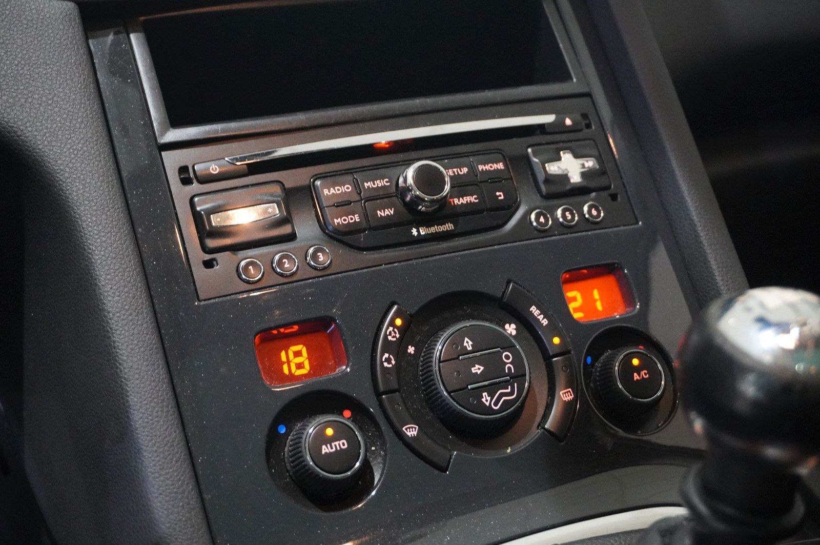 Fahrzeugabbildung Peugeot 5008 1.2T STYLE NAVI/LED/KAMERA/SHZ/PANO./AHK