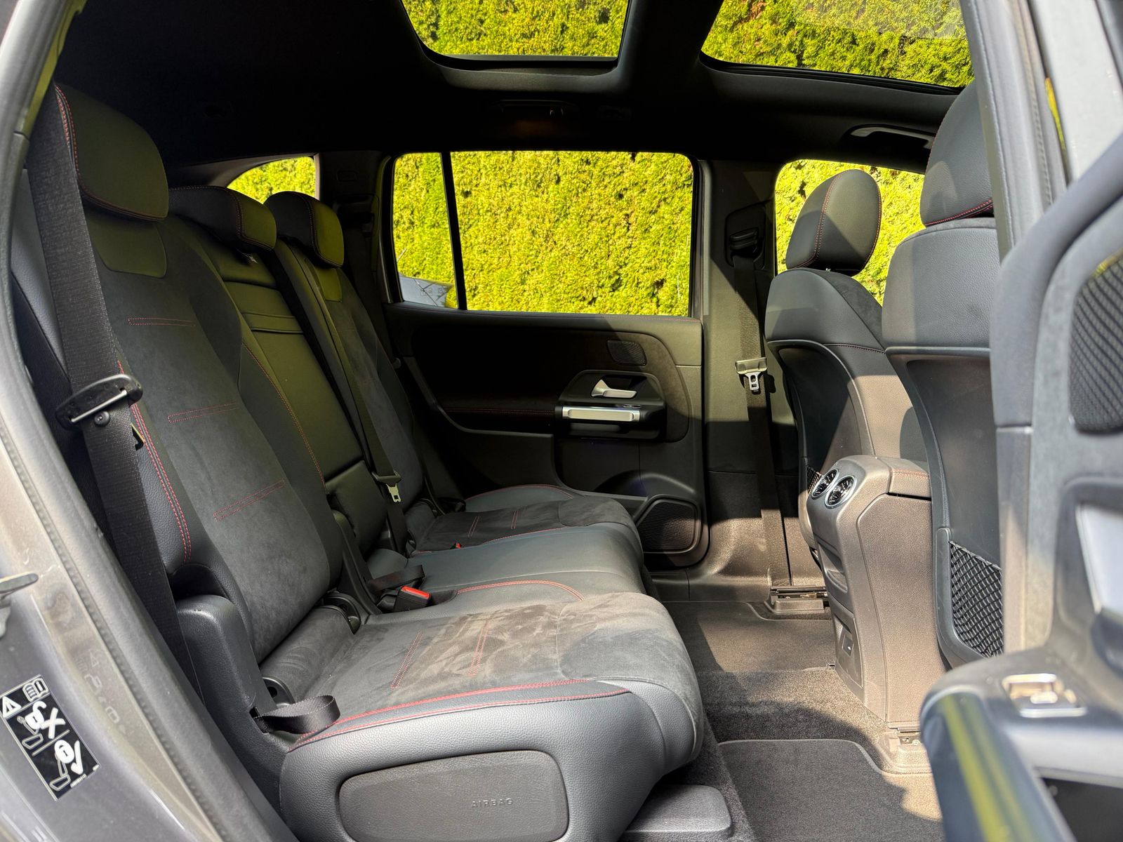 Fahrzeugabbildung Mercedes-Benz EQB 350 4M AMG Line NIGHT+PANO+MBUX+KAM+DIST+HuD