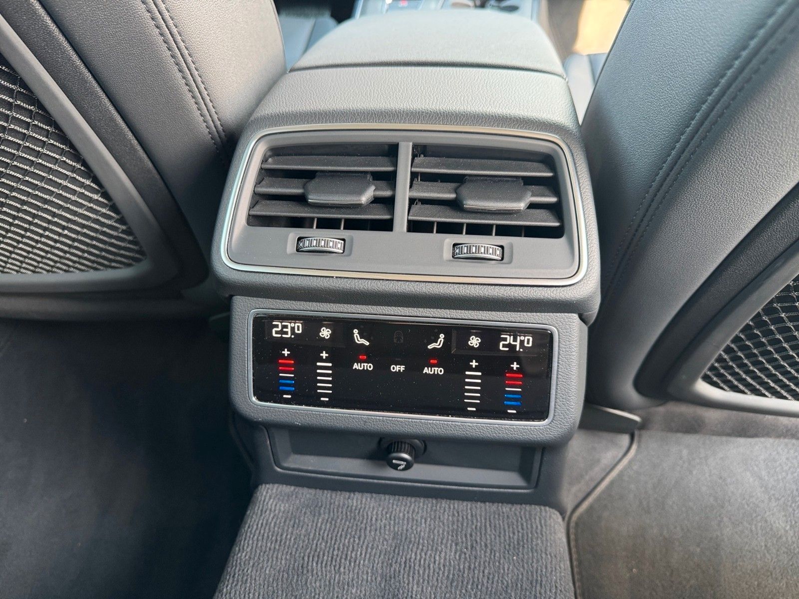 Fahrzeugabbildung Audi A6 Avant Design 40 TDI quattro S tronic