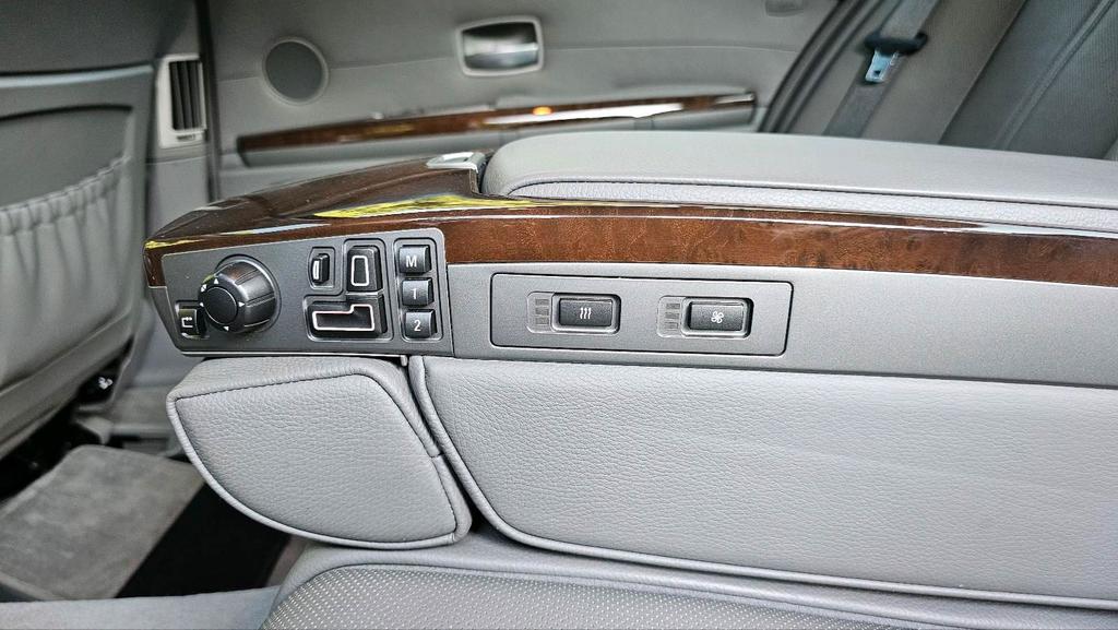 BMW 730