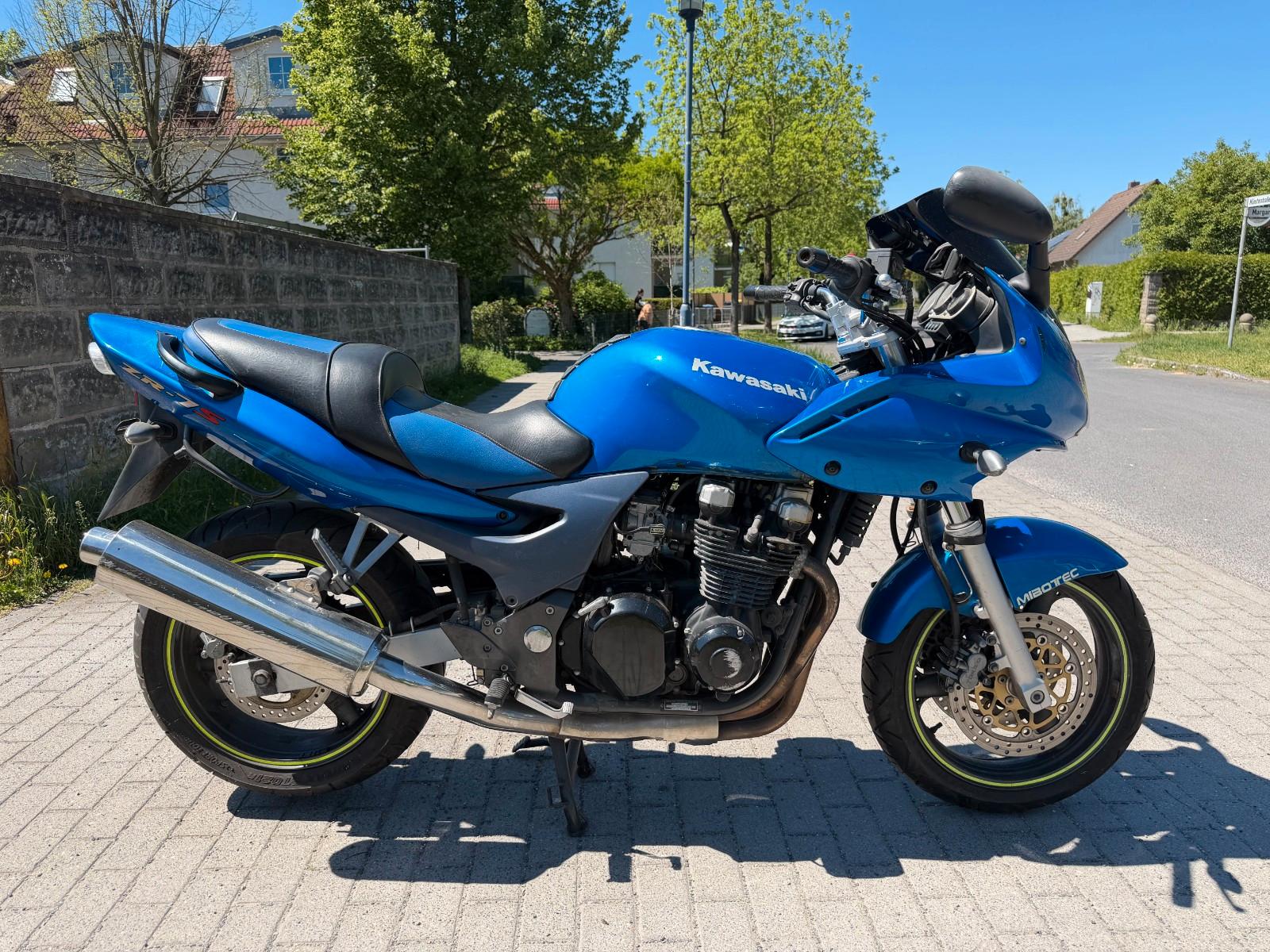 Kawasaki ZR 7 S