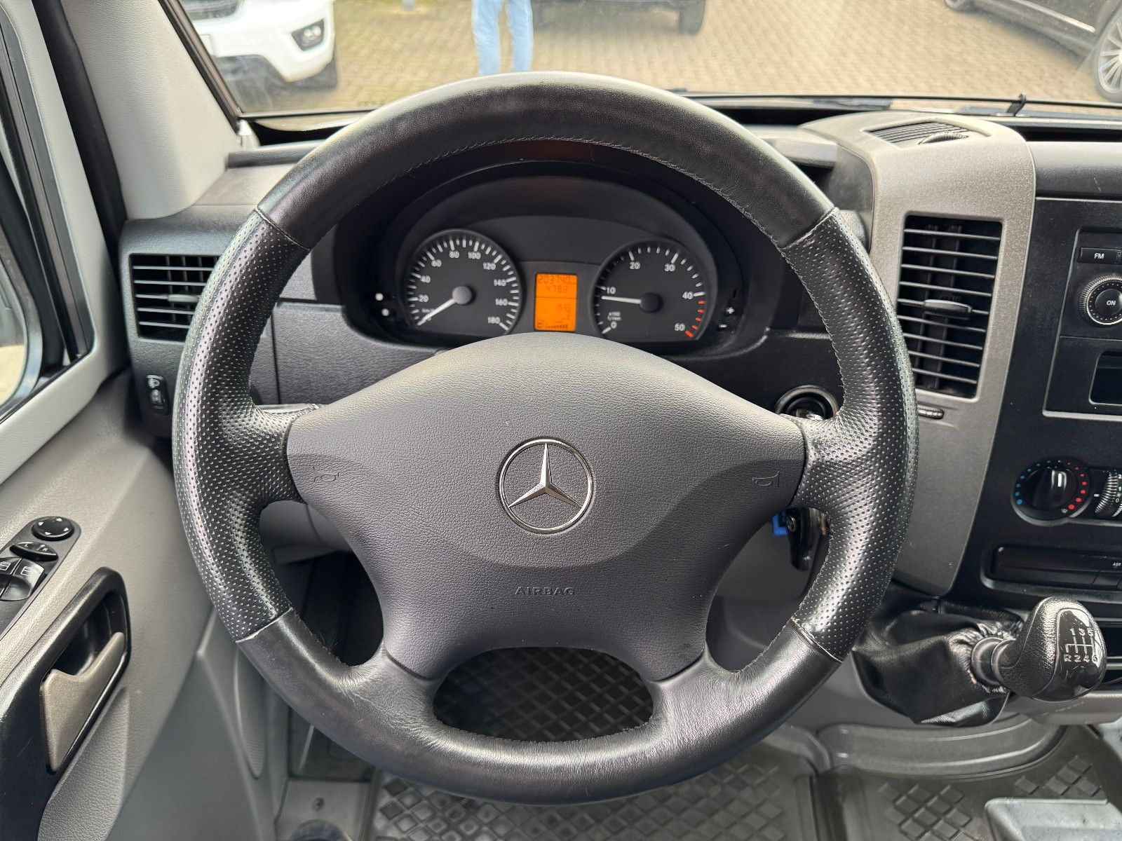 Vehicle image Mercedes-Benz SPRINTER 313 ELBE BOOTS MANUFACTURE