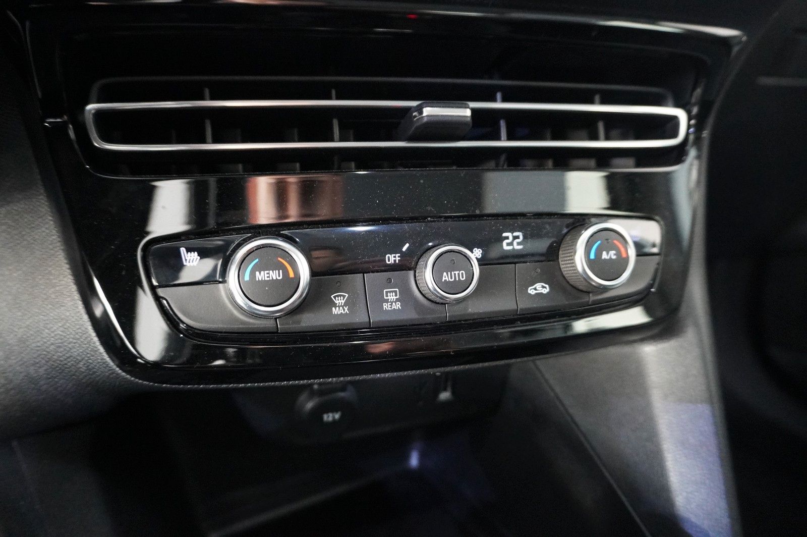 Fahrzeugabbildung Opel Mokka-e ELEGANCE 3-PHASIG NAVI/LED/VIRTU/SHZ/DAB