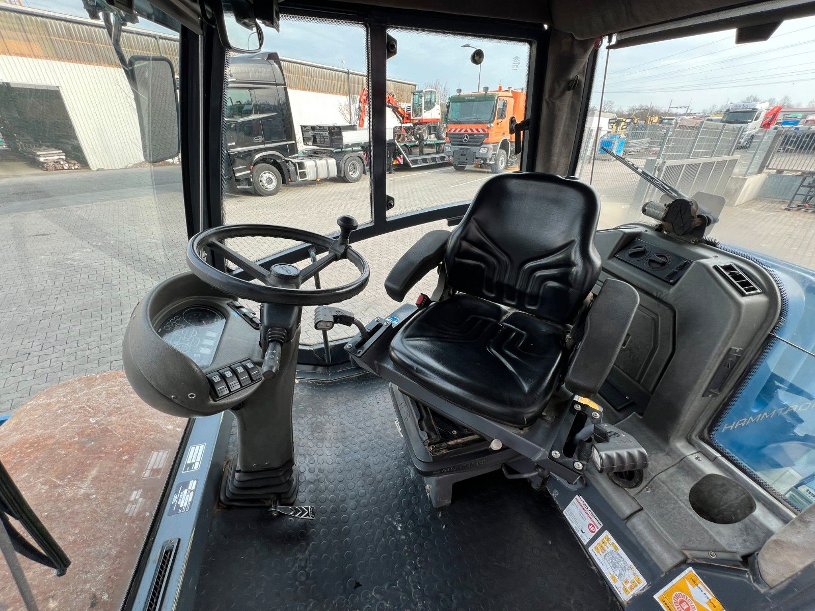 Fahrzeugabbildung Hamm 3307 HT / Walzenzug / 4.958h / 2001