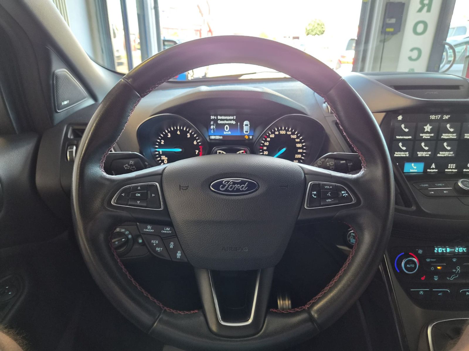 Fahrzeugabbildung Ford Kuga ST-Line/Xenon/GARANTIE/1. HAND