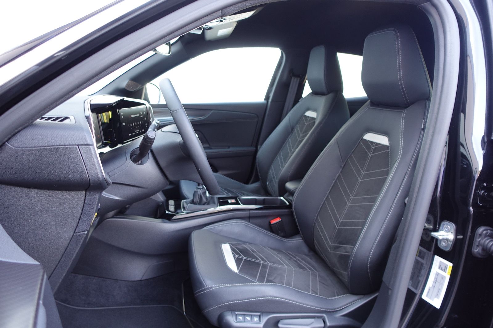 Fahrzeugabbildung Opel Mokka Ultimate 1.2T,Sitzhz,Kamera,18"Alu,PP,LED