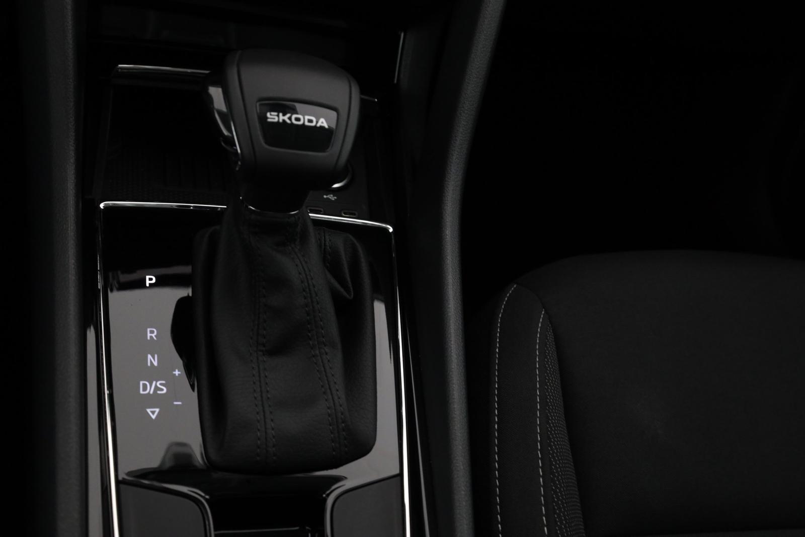 Skoda KAROQ 1.5 TSI DSG SELECTION | NAVI | LED | AHK |