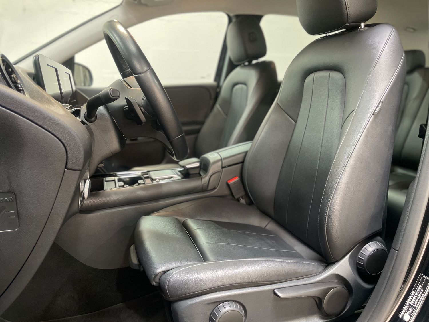 Fahrzeugabbildung Mercedes-Benz B 180 d#MBUX#Spur#Leder#CarPlay#ACC#V.erkennung#