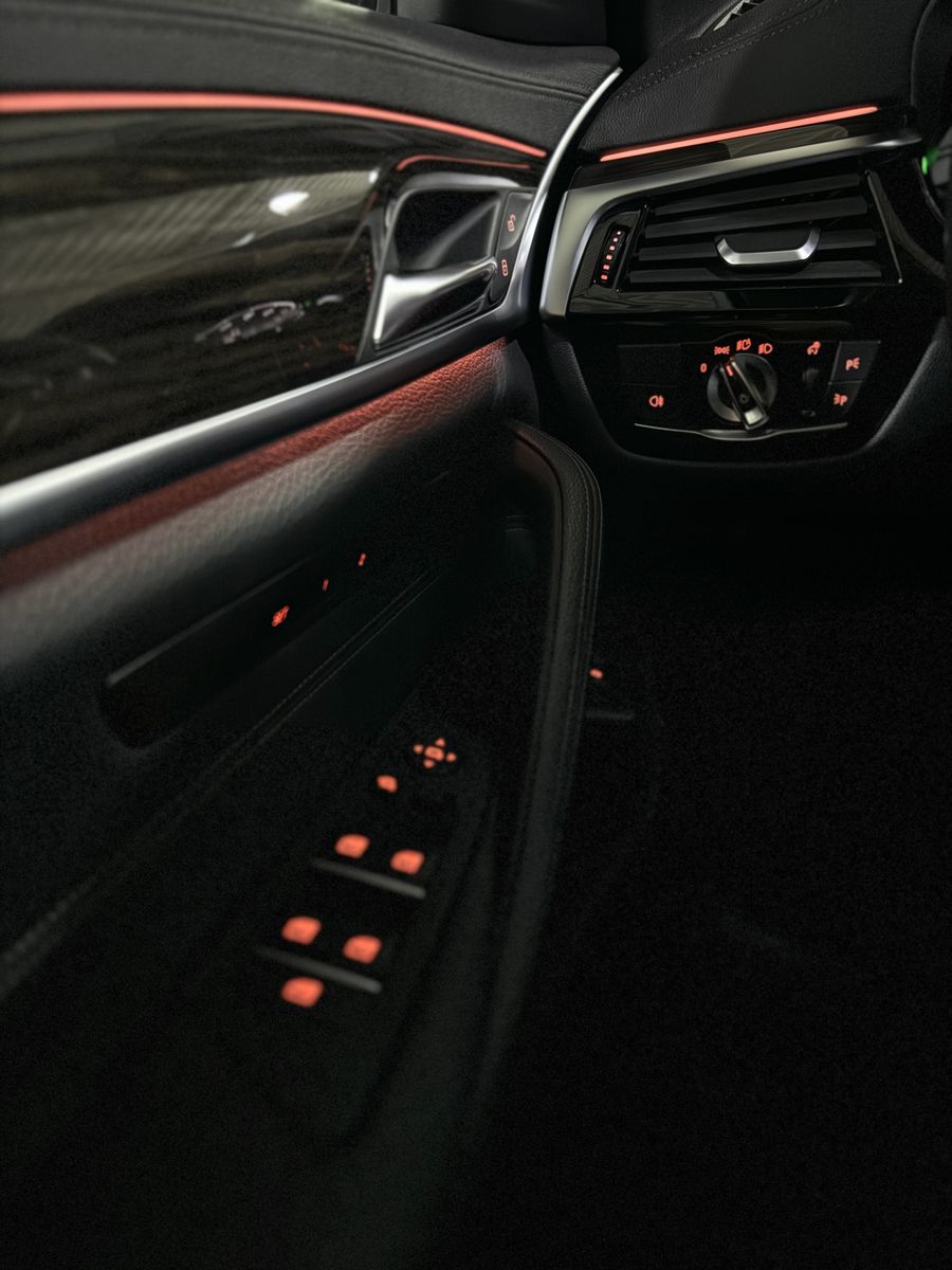 Fahrzeugabbildung BMW 520d LuxuryLine Kamera Laser HUD DAB Komfort