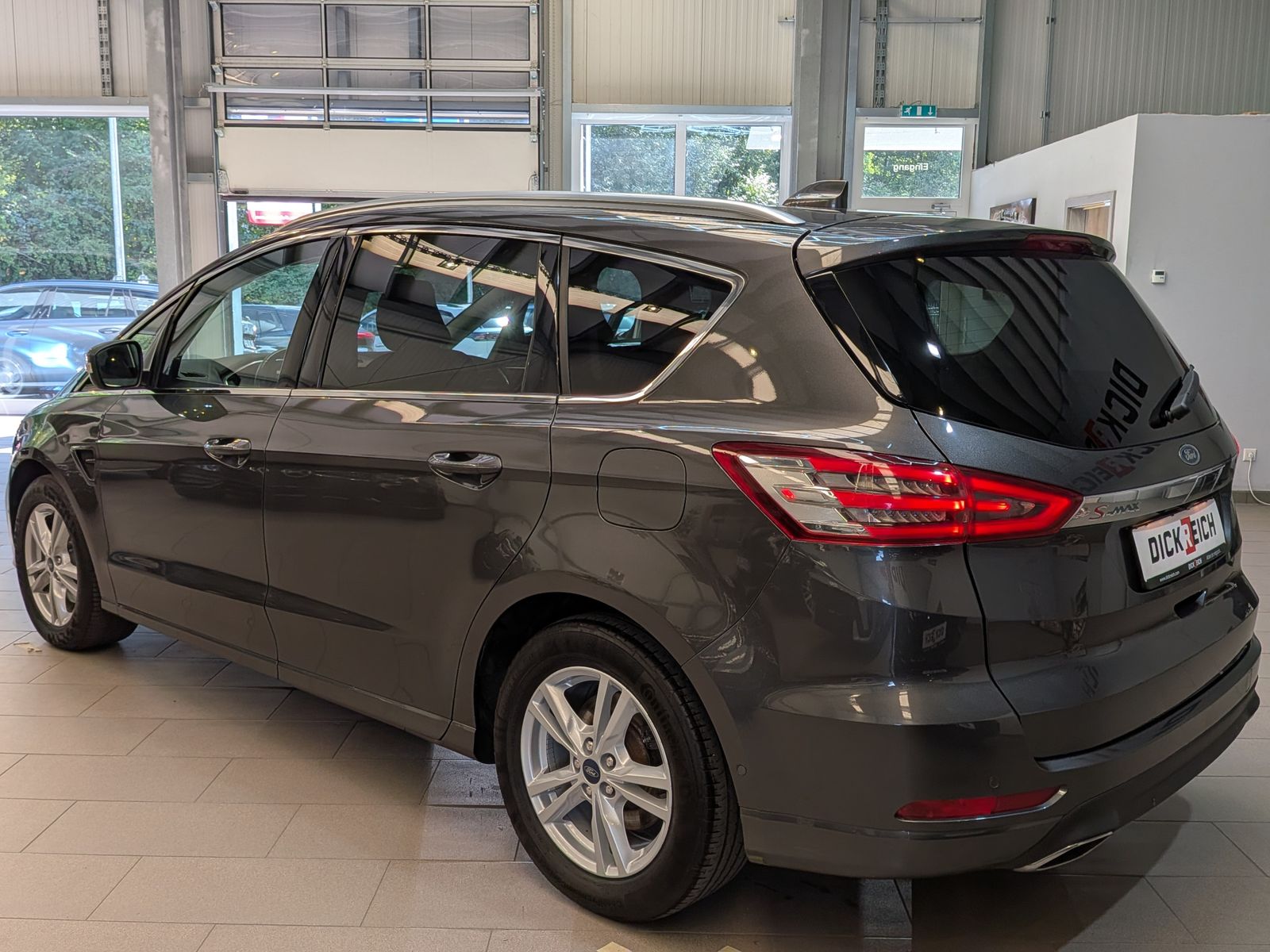 Fahrzeugabbildung Ford S-MAX 2.0 Aut. Titanium*LED*CAM*ACC*AHK*7-SITZE