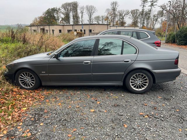 BMW E39 525i