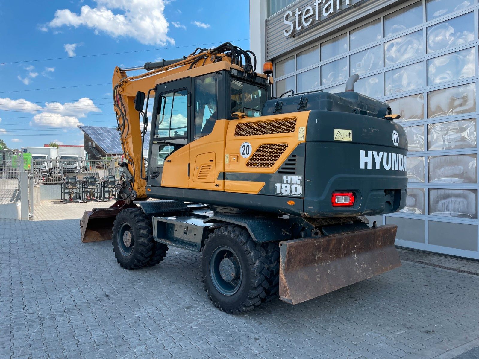 Fahrzeugabbildung Hyundai HW 180 / 3.054h / hydr. Grabenräumer / Klima