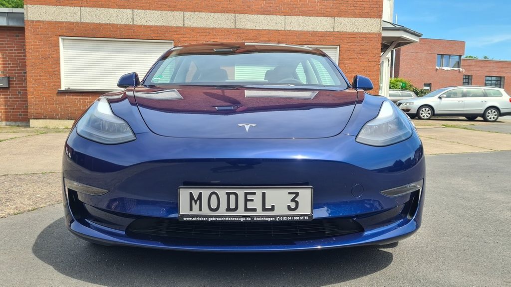 Tesla Model 3 — fotografia 3