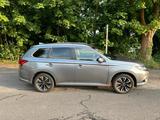 Mitsubishi Outlander 2.4 MIVEC PLUG-IN HYBRID 4WD Top Top - Mitsubishi Outlander Gebrauchtwagen in Berlin