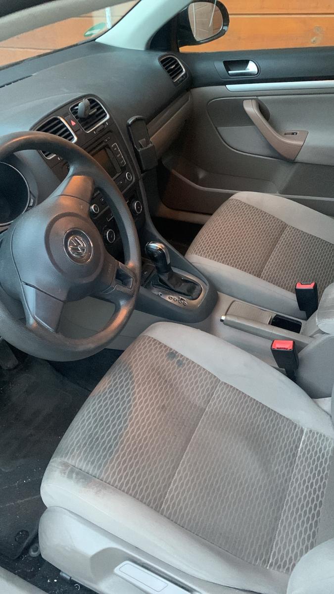 Volkswagen Golf 2011 — engine 1.598 cm³, 105 HP (77kW)