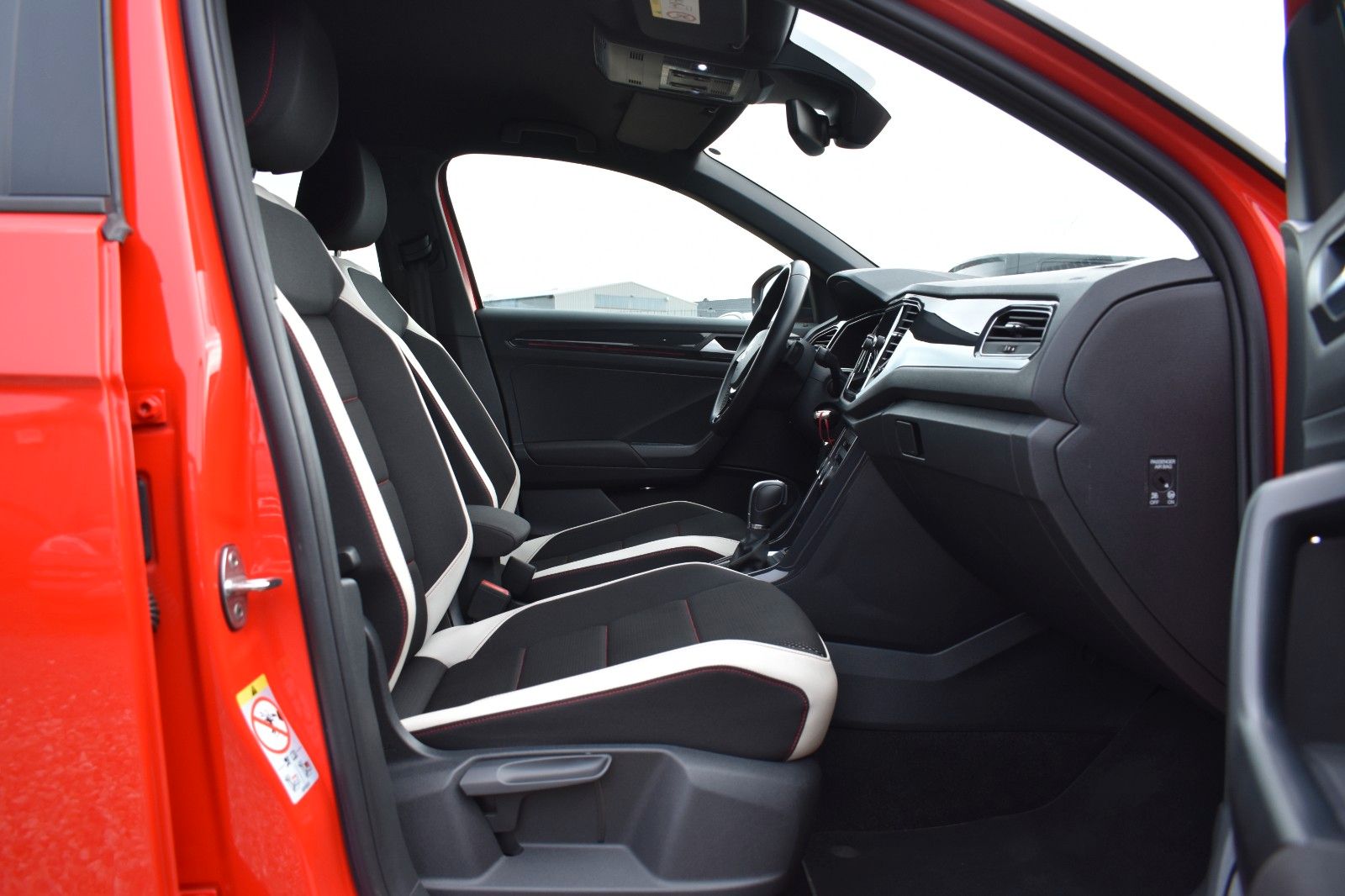 Fahrzeugabbildung Volkswagen T-Roc Sport 4Motion LED AHK Applecar Automatik