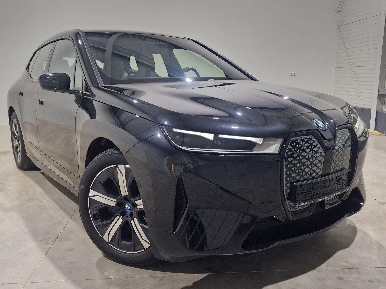 BMW iX xDrive50 Sportpaket/21"/Driving Assistant/H&K imagem 2