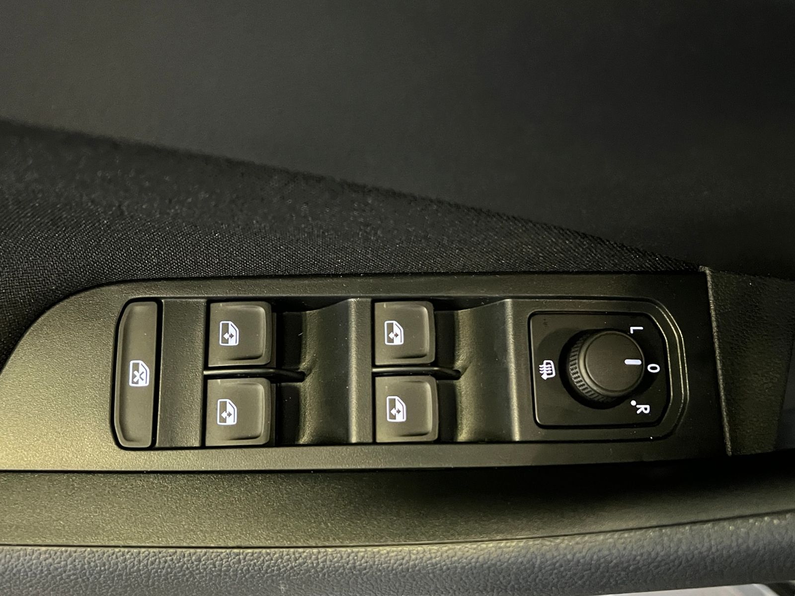 Fahrzeugabbildung SKODA Kamiq Selection 1.0 TSI DSG *AHK, LED, Komfortpa
