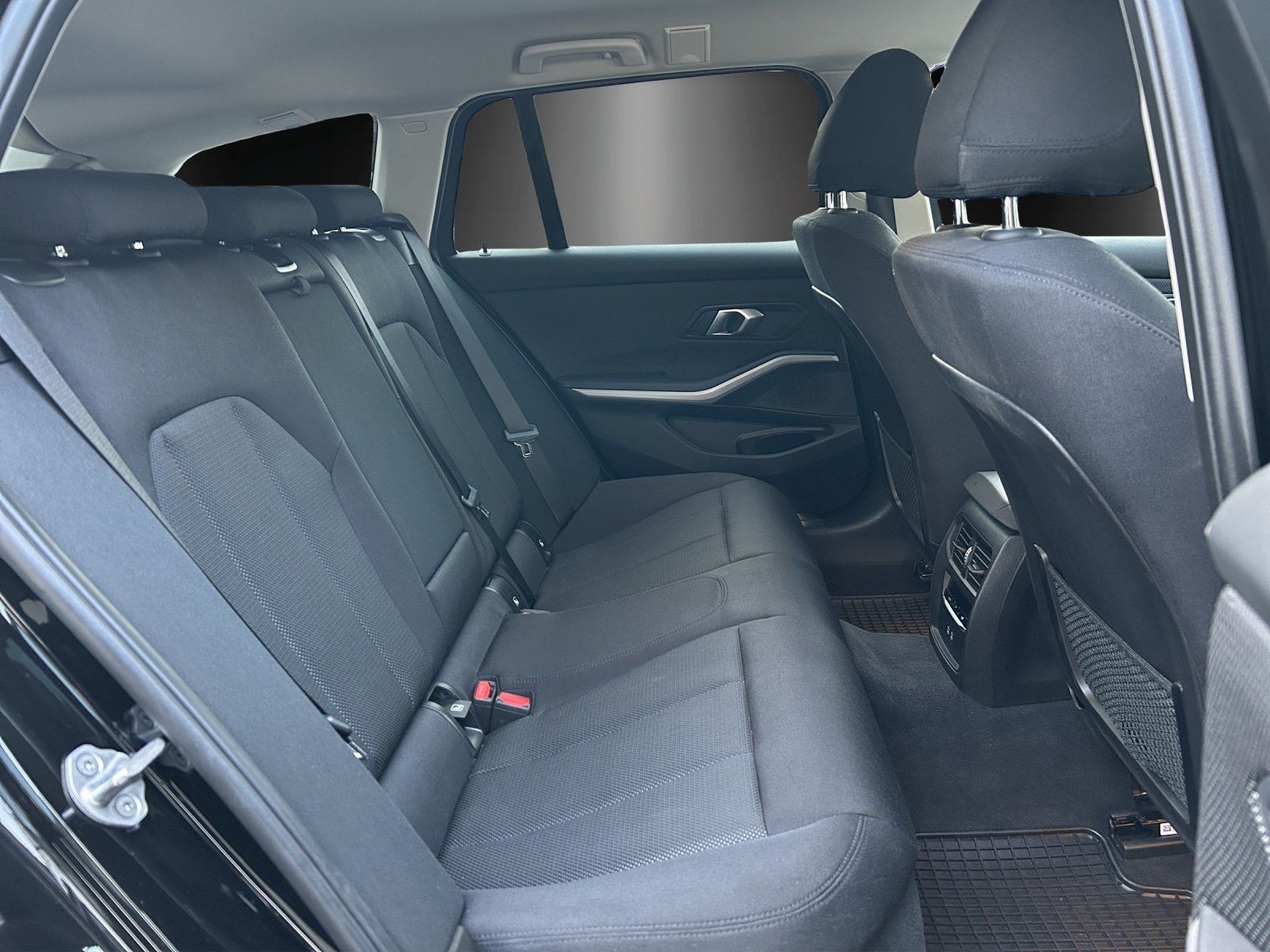 Fahrzeugabbildung BMW 330e Advantage/LIVE-COCKPIT+/LED/SHZ/