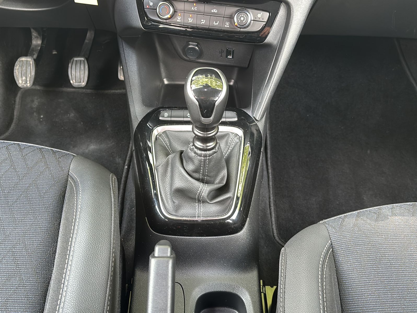 Fahrzeugabbildung Opel Corsa 1.2 Direct Injection Turbo 74kW