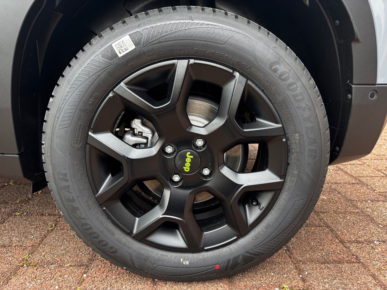 Fahrzeugabbildung Jeep AVENGER MY25 Overland 1.2l T3 4xe eAWD Navi Kam