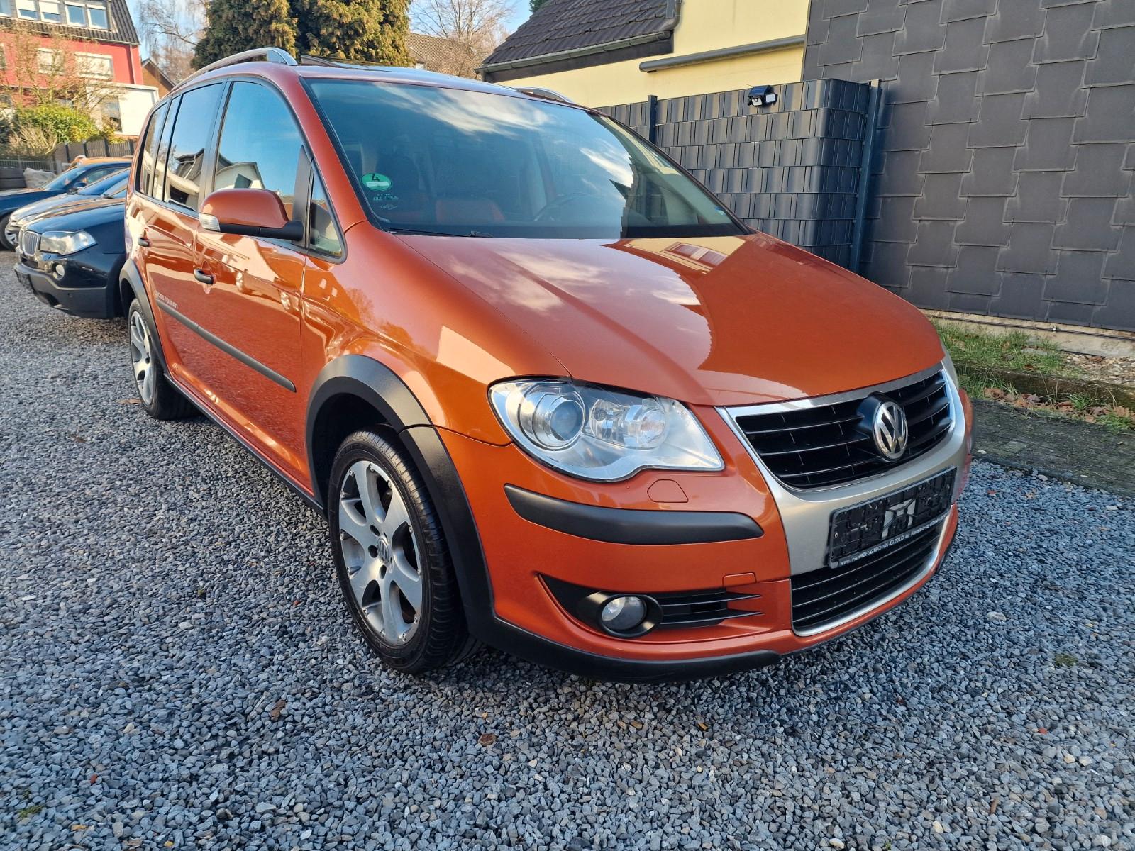 Volkswagen Cross Touran / DSG / XENON / GSSD /AHK/TÜV/ ATM
