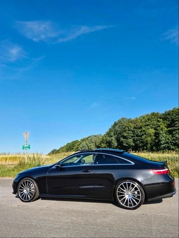 MERCEDES-BENZ E 220 d Aut. Led * Pano * Top Zustand