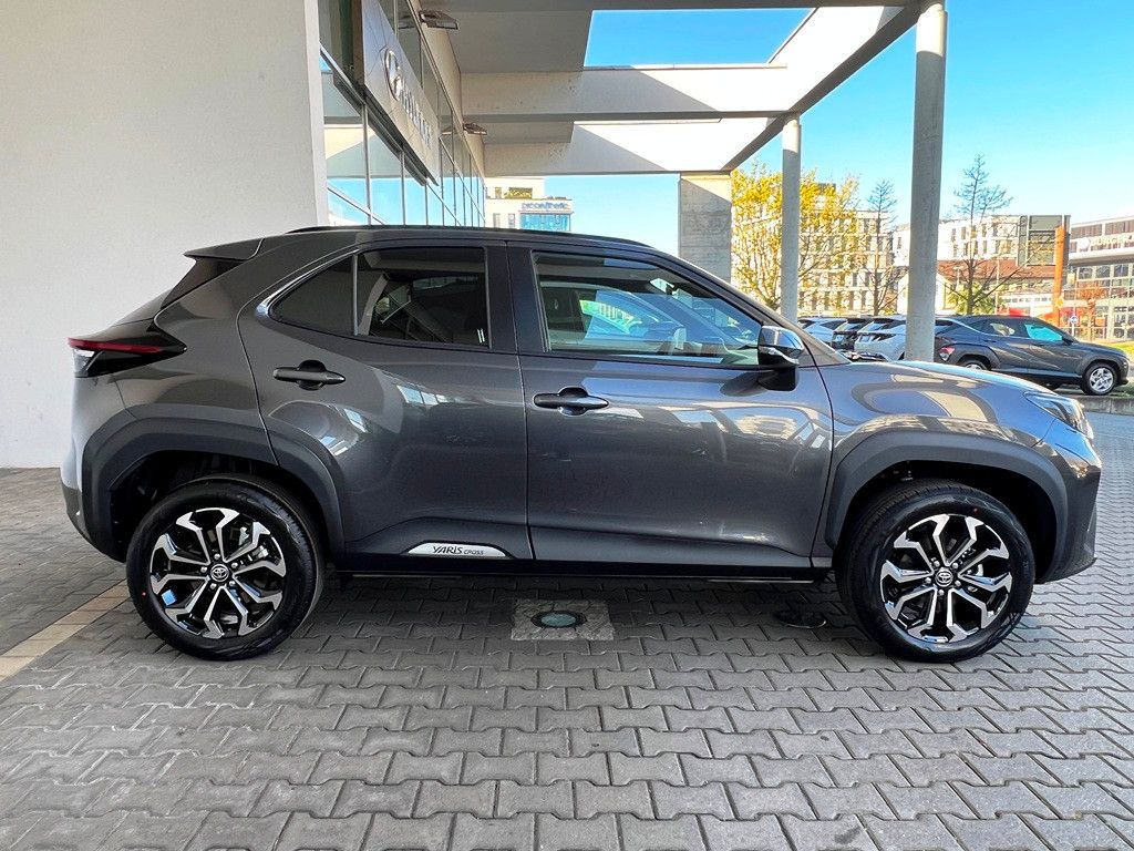 Fahrzeugabbildung Toyota Yaris Cross Hybrid FWD Teamplayer Safety+Winter