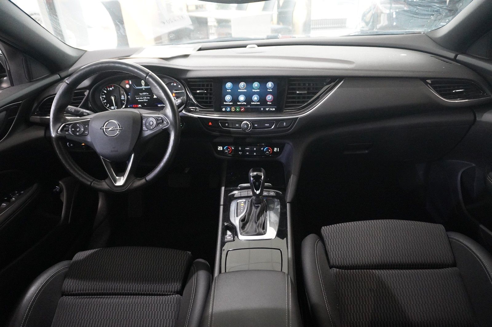 Fahrzeugabbildung Opel Insignia B ST 2.0D ELEGANCE NAVI/SH/KAMERA/SPORT