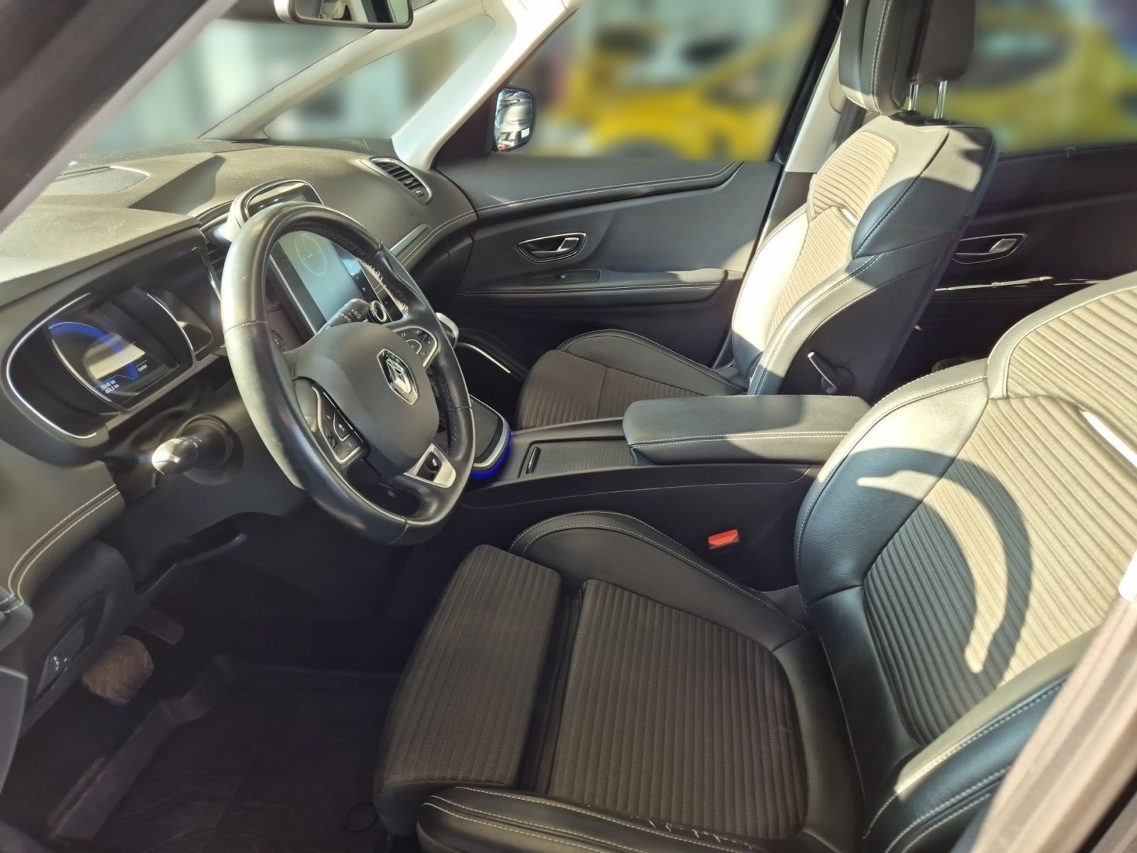 Fahrzeugabbildung Renault Scenic 1.3 TCe 140 Energy BOSE Edition Automatik