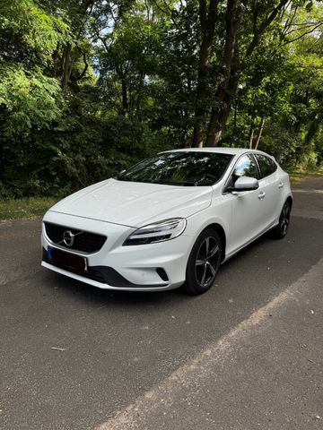 Volvo V40 D3 Automatik/R-Design/TÜV 08.26/Service Neu