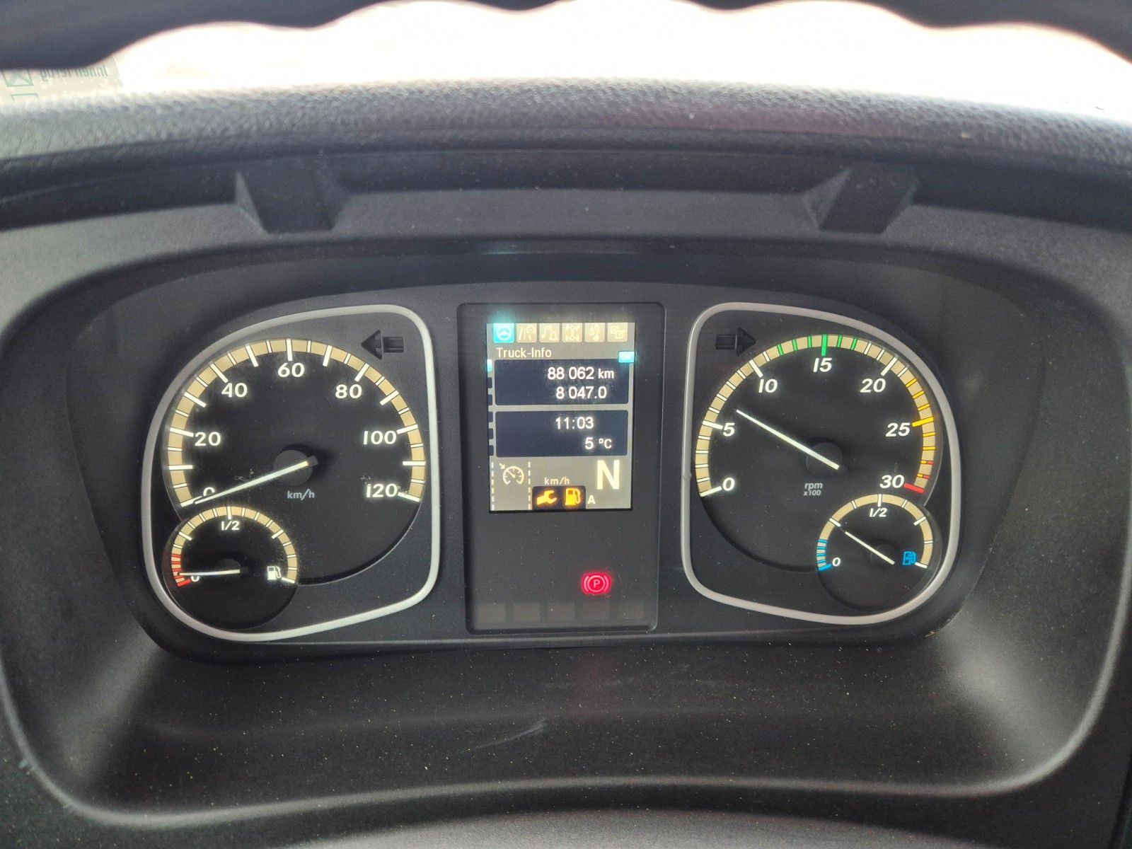 Fahrzeugabbildung Mercedes-Benz Atego 816 4x2 Möbelkoffer 3 Sitze