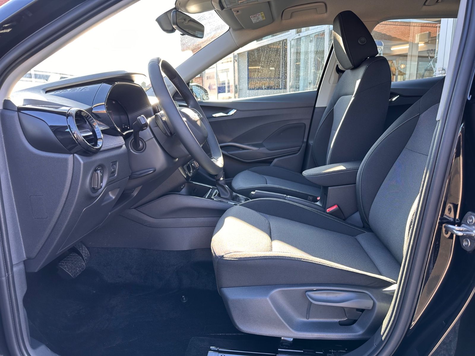 Fahrzeugabbildung SKODA Fabia 1.0 TSI DSG Selection LED/PDC/SHZG/APP/GRA