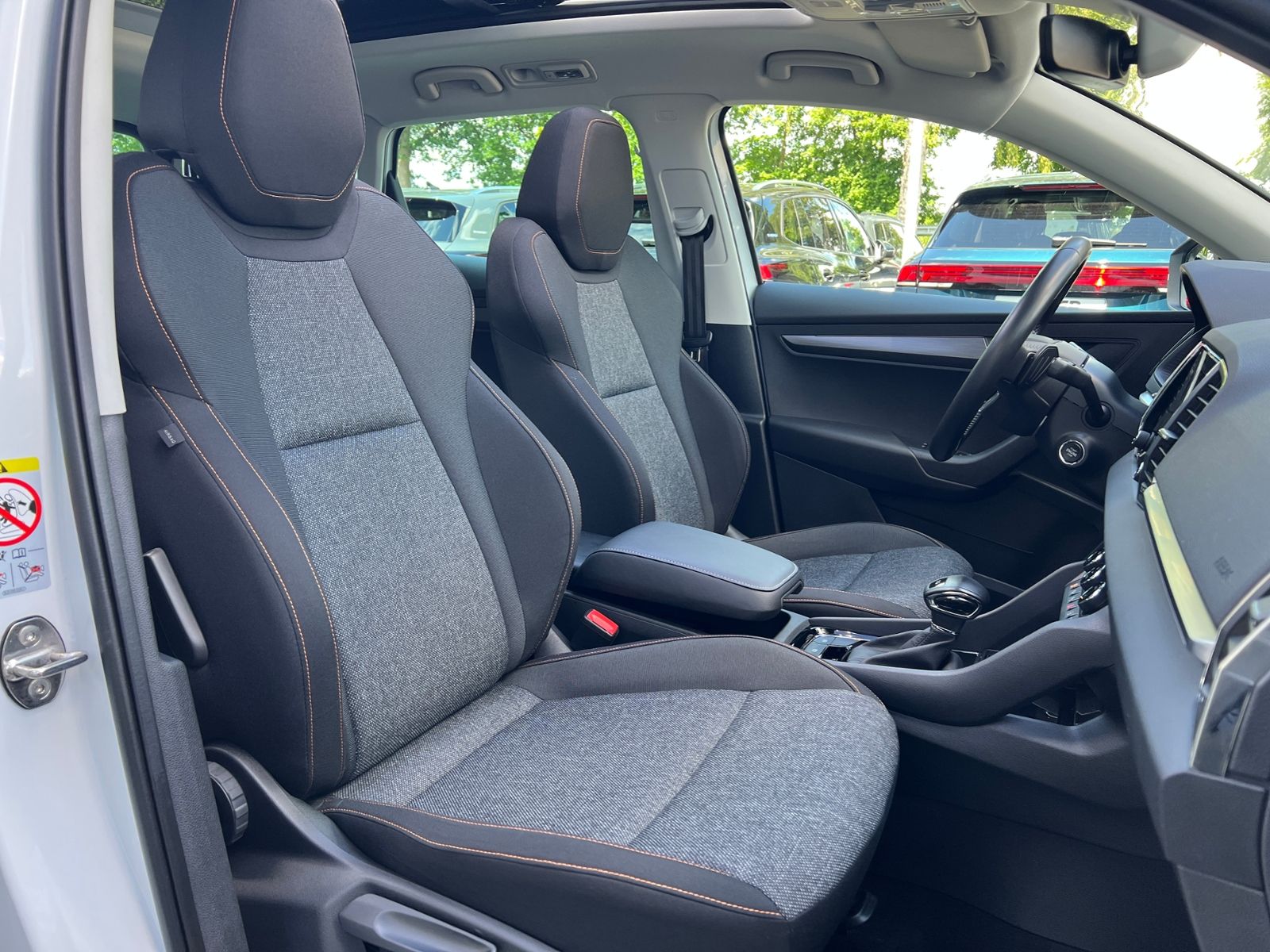 Fahrzeugabbildung SKODA Karoq Clever 1.5 TSI DSG *LED,Pano,Navi,Kamera,1