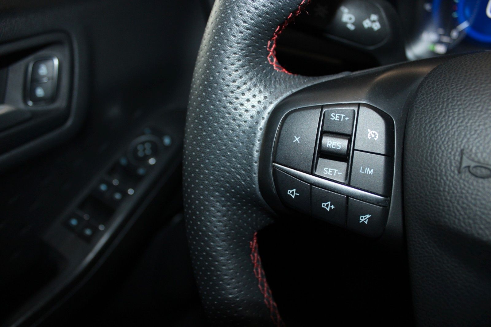 Fahrzeugabbildung Ford Kuga 2.5 PHEV ST-Line X Aut. LED CAM el. AHK uvm