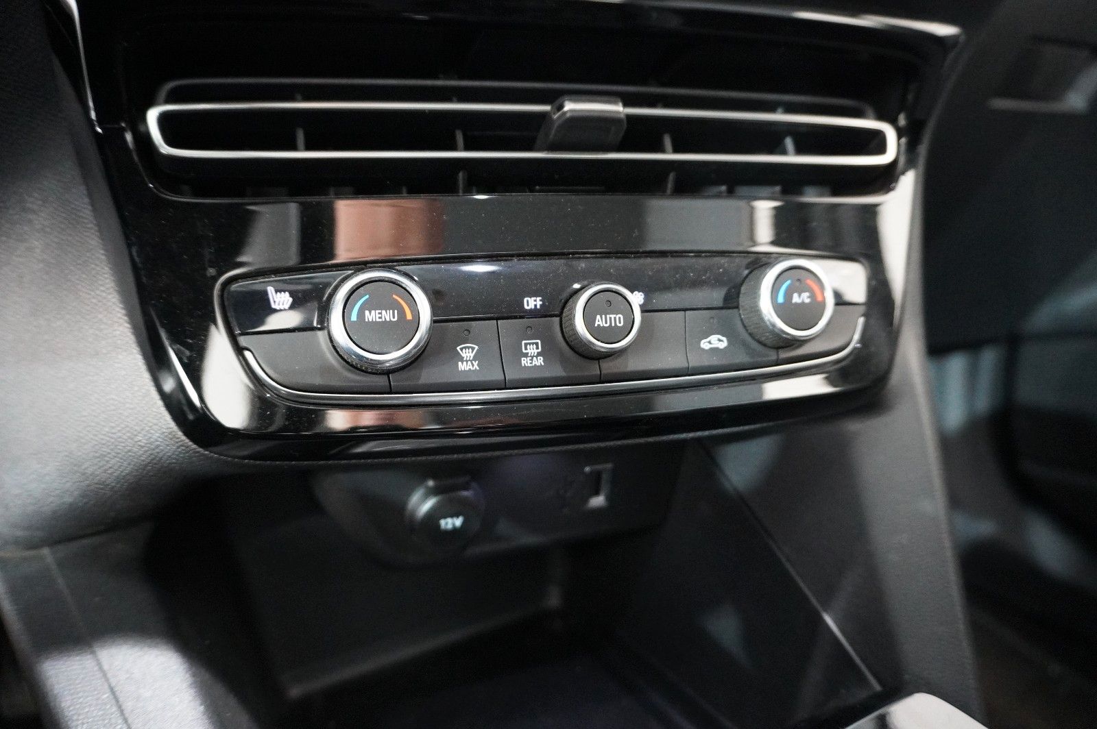 Fahrzeugabbildung Opel Mokka B 1.5D ELEGANCE NAVI/LED/KAMERA/SPORT/DAB+