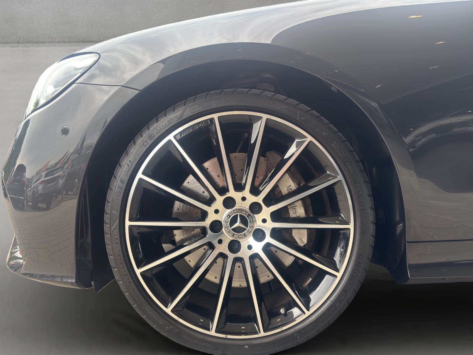Fahrzeugabbildung Mercedes-Benz E 400 d 4M Cpé AMG Massage DISTRO Burm ABC KeyGo