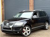 Volkswagen Touareg V6 TDI DSG/Navi/SHZ/StandHz/AHK/PDC/Lede - Volkswagen Touareg aus 2009: TDI