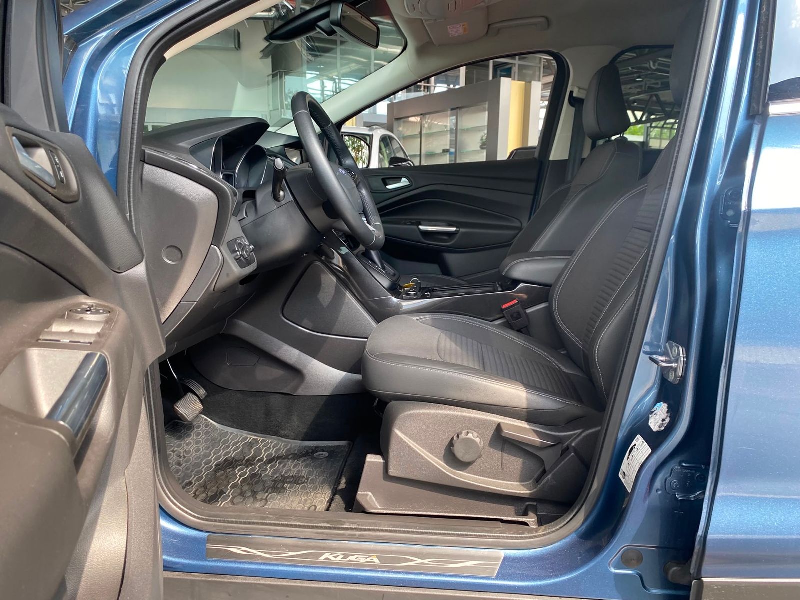 Fahrzeugabbildung Ford Kuga Titanium AWD AHK XEN NAV RFK