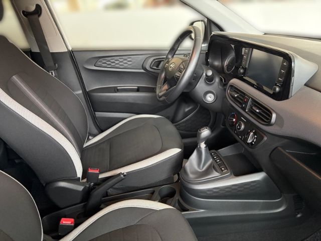 Fahrzeugabbildung Hyundai i10 Edition 30 Apple CarPlay Android Auto DAB SH