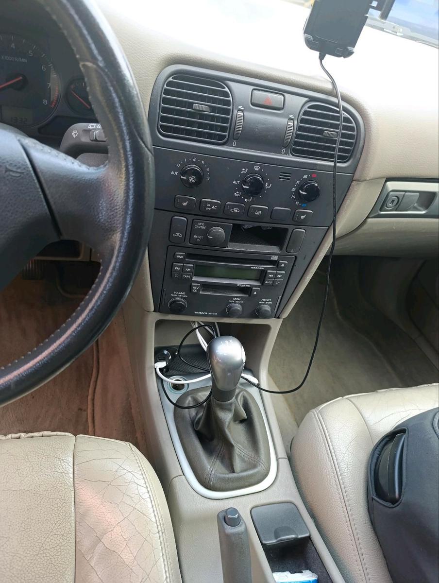 Volvo V40 2004 — engine 122 HP (90kW)