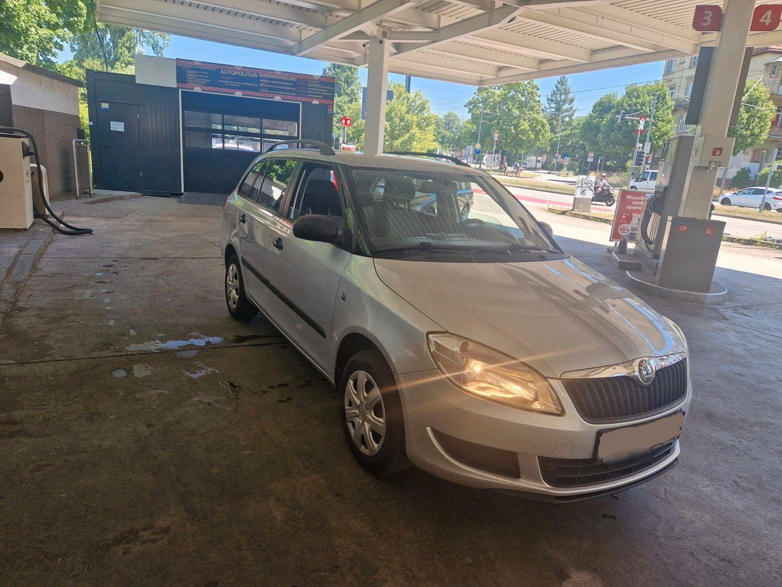 Skoda Fabia 2012 — engine 69 HP (51kW)