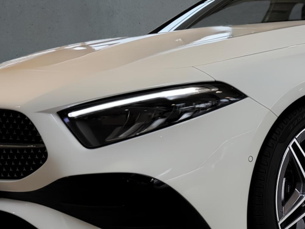 Mercedes-Benz A 200 AMG+PANO+AMBIENETE+KEYLESS+TOTW.+CARPLAY