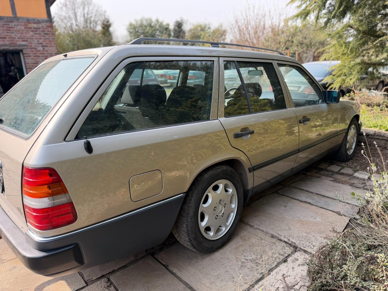 MERCEDES-BENZ 300 TD W124 109 CH BVA - 2ème MAIN - TOIT OUVRANT - 88000 km