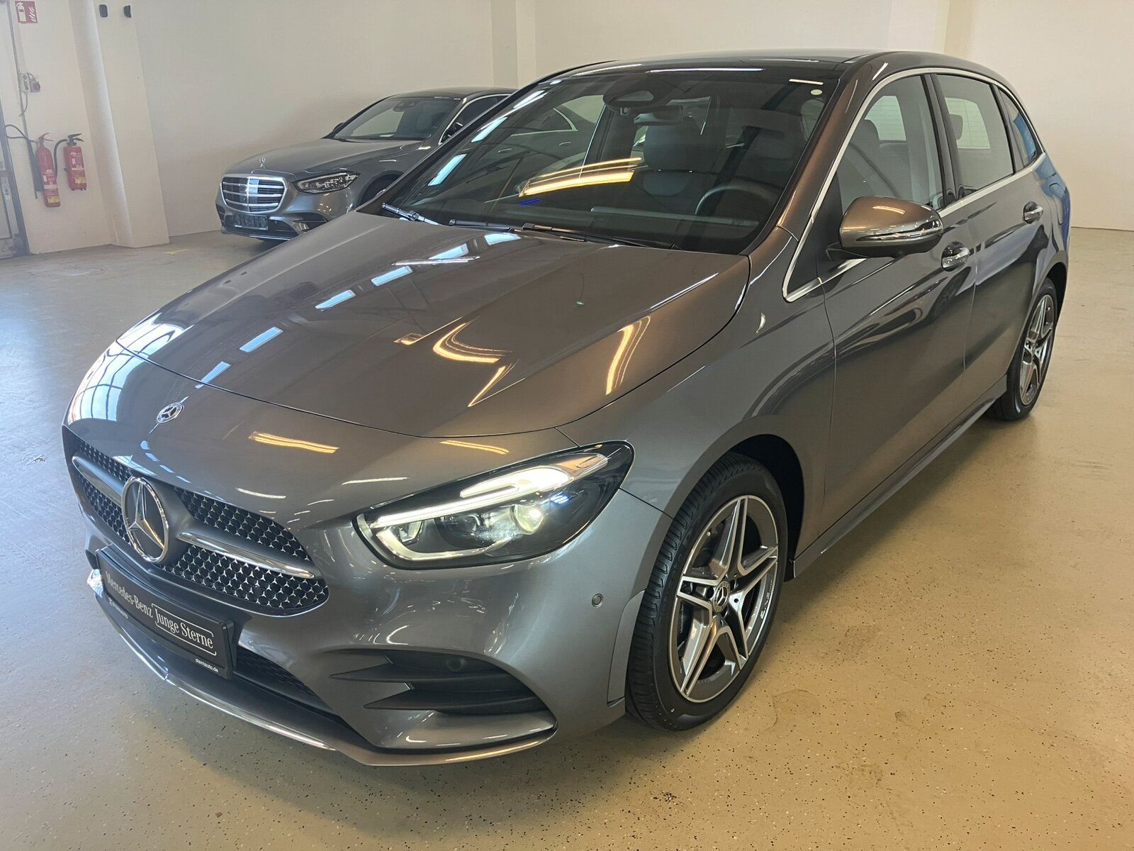 Mercedes-Benz B 250 e AMG Pano Distr 360 Multibeam Spur Winter imagem 2