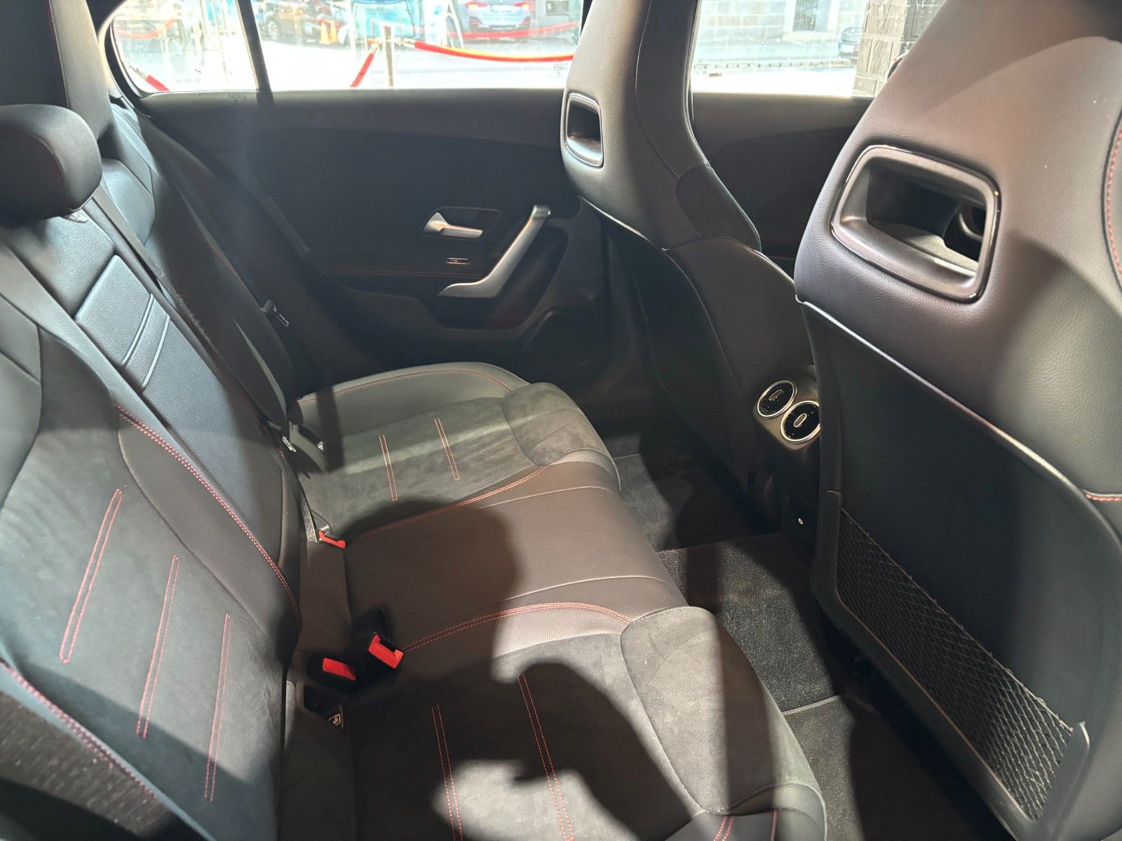 Fahrzeugabbildung Mercedes-Benz A 200 //AMG-LINE//MBUX//AMBIENTE/KAMERA/SHZ/NAVI