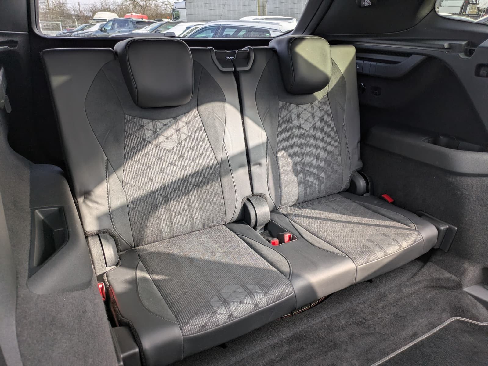 Fahrzeugabbildung Volkswagen Tayron 2.0 TDI 4M R-Line 7Si*MATRIX*AHK*PANO*HUD